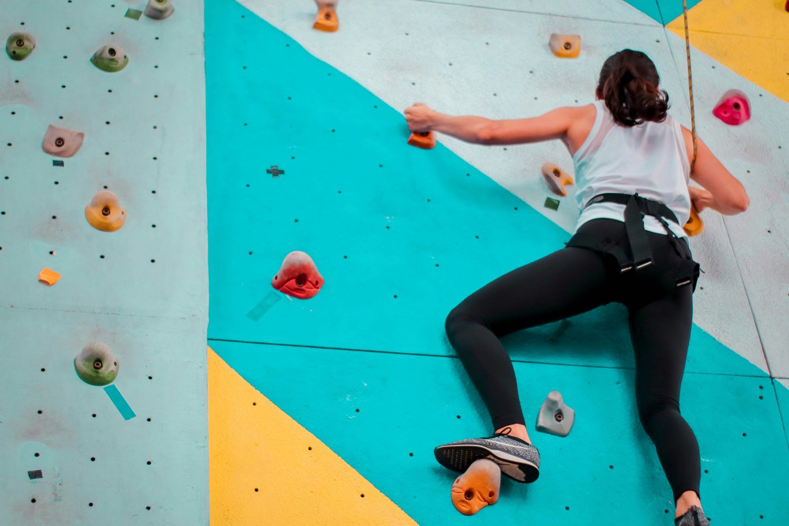 Desafiando a Vertical: A Escalada e a Conquista dos Cumes.