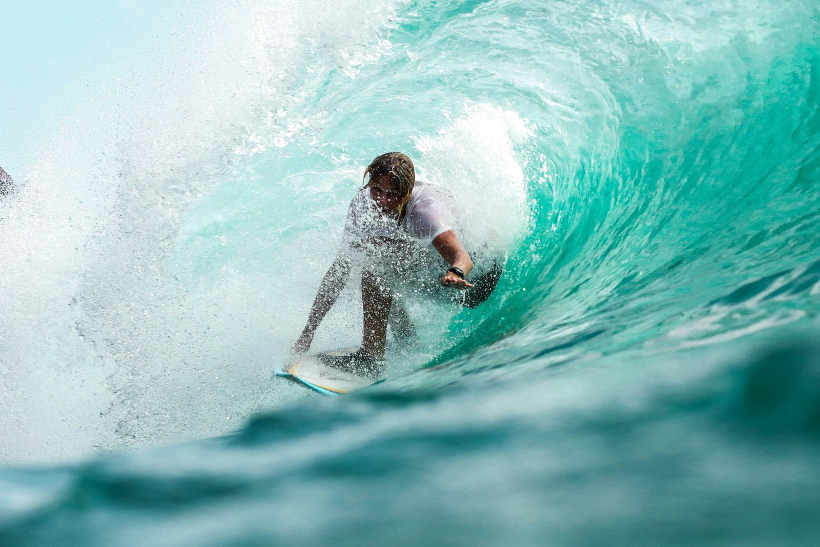 Dançando com Netuno: A Arte e a Alma do Surf.